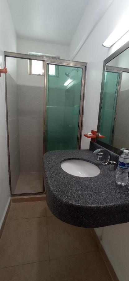 Hotel Puerto Campeche Bagian luar foto