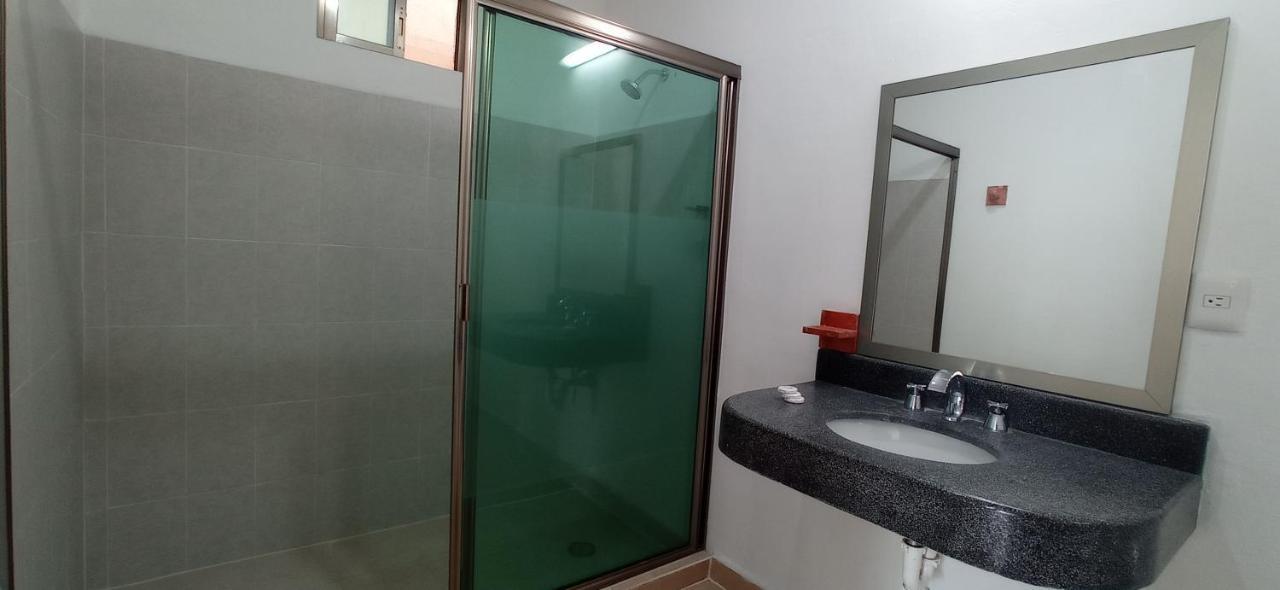 Hotel Puerto Campeche Bagian luar foto