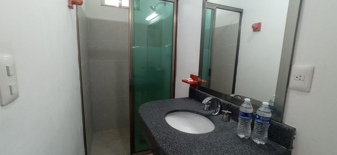 Hotel Puerto Campeche Bagian luar foto