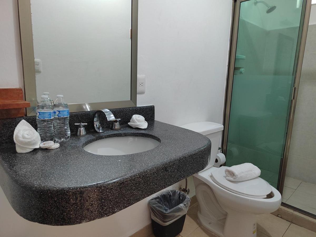Hotel Puerto Campeche Ruang foto